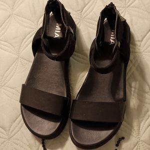 Mia sandals
